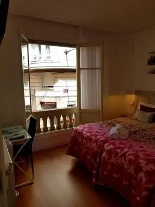 İki Ayrı Yataklı Oda, Ortak Banyo