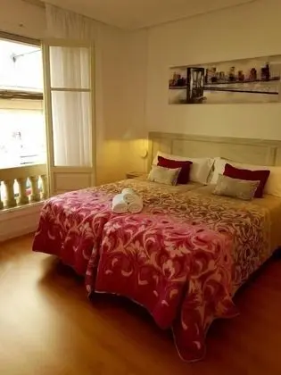 İki Ayrı Yataklı Oda, Ortak Banyo