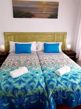 İki Ayrı Yataklı Oda, Ortak Banyo