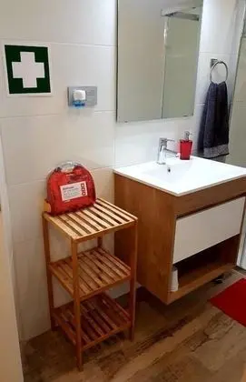 İki Ayrı Yataklı Oda, Ortak Banyo