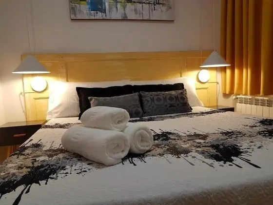 Tek Büyük Yataklı Oda, Ortak Banyo