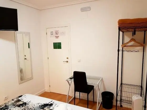 Tek Büyük Yataklı Oda, Ortak Banyo