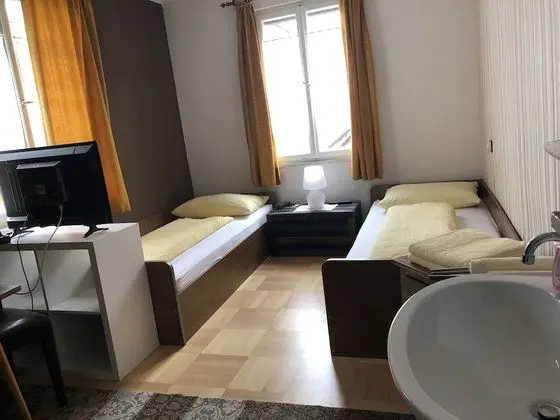 Tek Büyük Yataklı Oda, Ortak Banyo