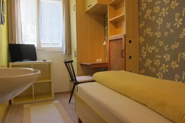 Tek Kişilik Oda, Ortak Banyo