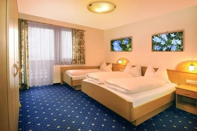 Üç Kişilik Oda, Dağ Manzaralı