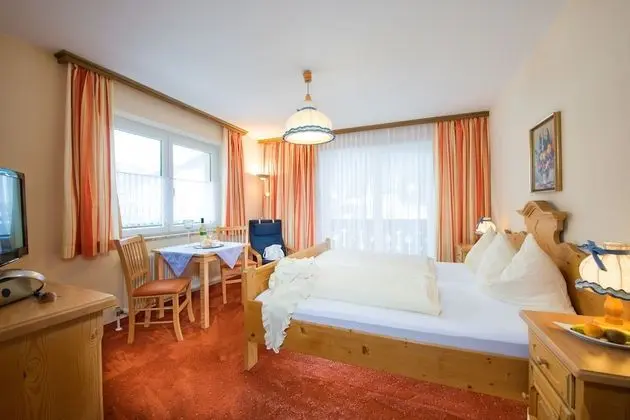 Tek Büyük Yataklı Oda, Balkon, Dağ Manzaralı