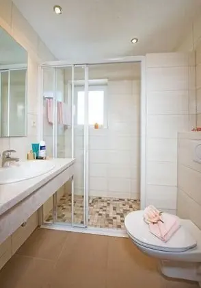 Tek Büyük Yataklı Oda, Balkon, Dağ Manzaralı