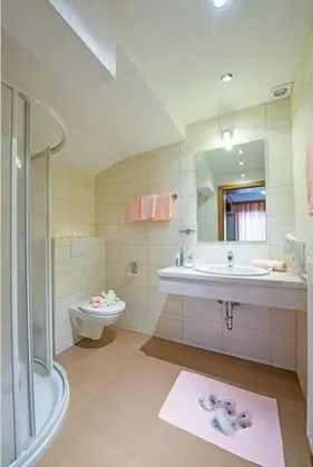 Tek Büyük Yataklı Oda, Balkon, Dağ Manzaralı