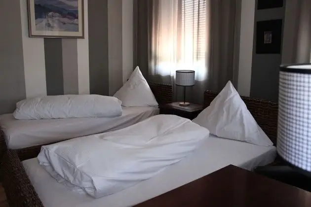 Tek Büyük Yataklı Oda