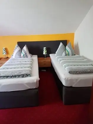Basic İki Ayrı Yataklı Oda, Ortak Banyo