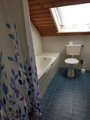Basic İki Ayrı Yataklı Oda, Ortak Banyo