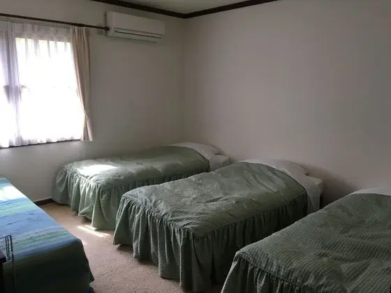 Üç Kişilik Oda (shared bathroom)