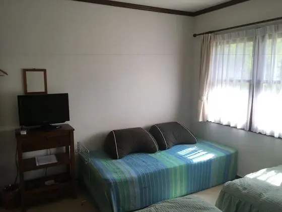 Üç Kişilik Oda (shared bathroom)