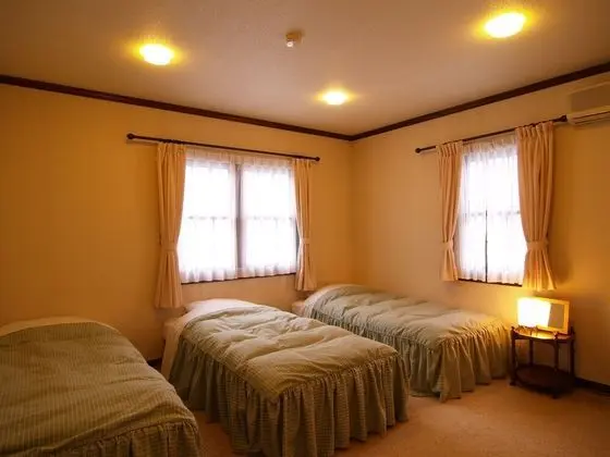 Üç Kişilik Oda (shared bathroom)