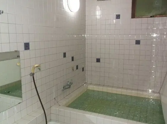 Üç Kişilik Oda (shared bathroom)