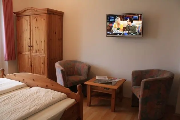 Traditional Tek Büyük Yataklı Oda