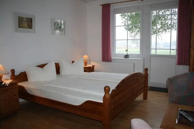 Traditional Tek Büyük Yataklı Oda