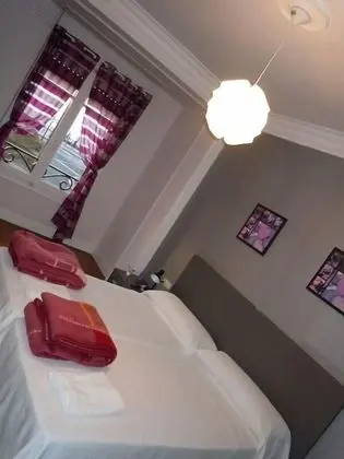 Tek Büyük Yataklı Oda, Ortak Banyo