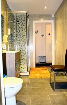Tek Kişilik Oda, Ortak Banyo