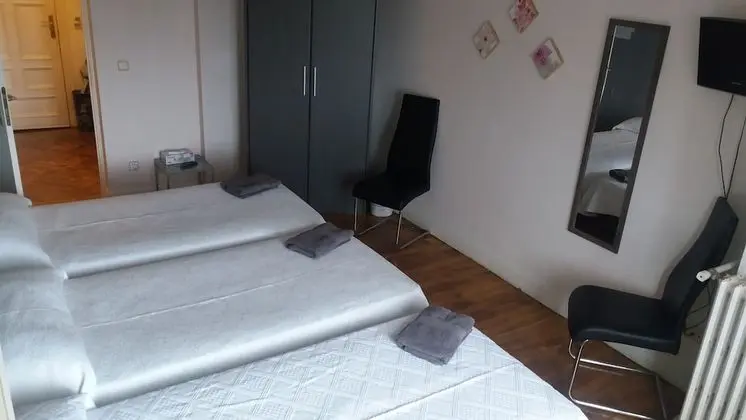Üç Kişilik Oda, Ortak Banyo