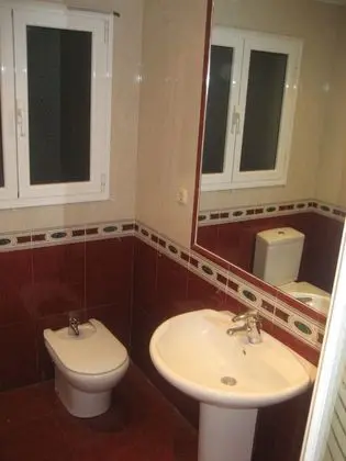 Üç Kişilik Oda, Ortak Banyo