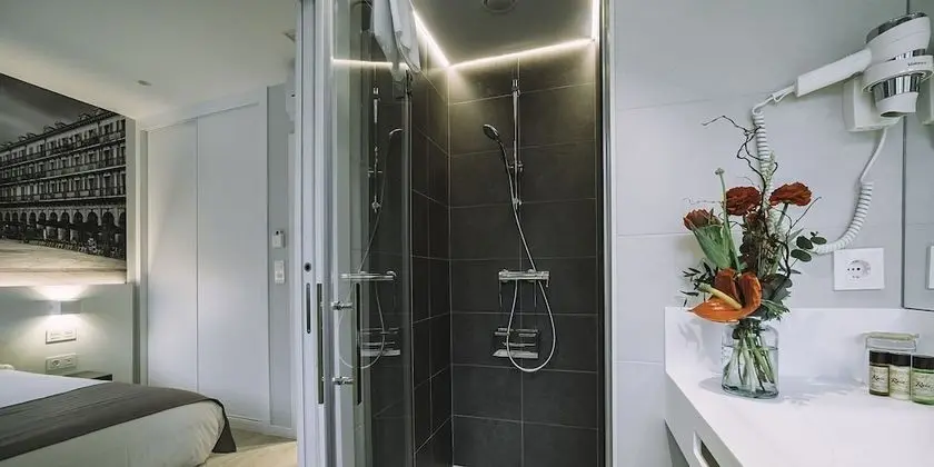 Üç Kişilik Oda (Interior)