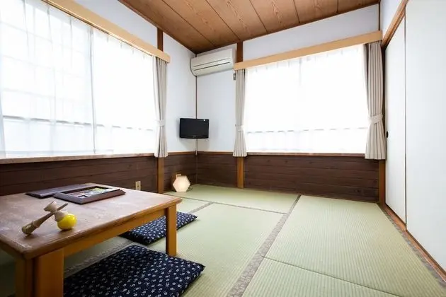 Traditional Dört Kişilik Oda, Sigara İçilmez (Japanese Style, Shared Bathroom)