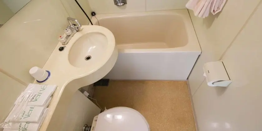 Üç Kişilik Oda, Sigara İçilmez, Özel Banyo