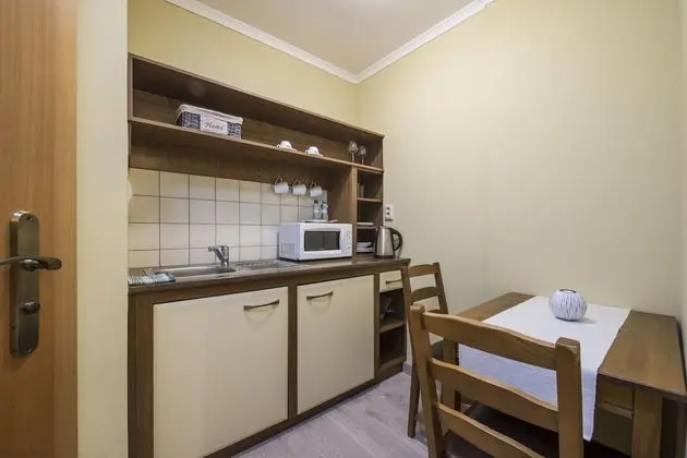Tek Büyük Yataklı Oda, Küçük Mutfak