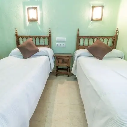 İki Ayrı Yataklı Oda, Ortak Banyo