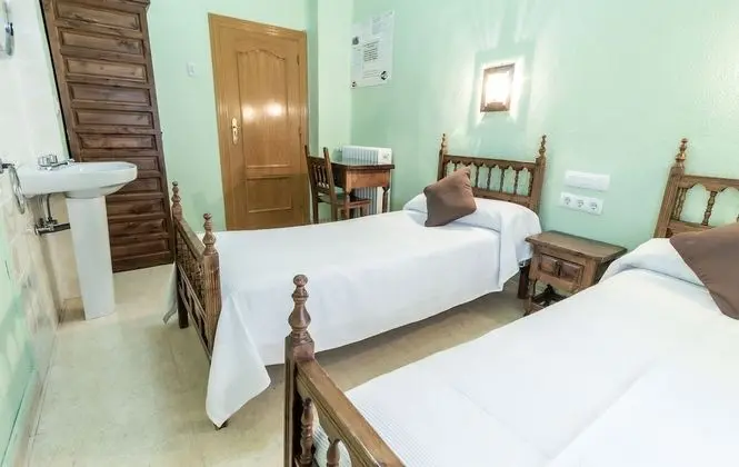 İki Ayrı Yataklı Oda, Ortak Banyo