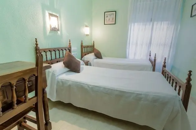 İki Ayrı Yataklı Oda, Ortak Banyo