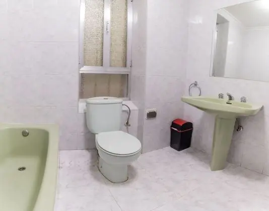 Üç Kişilik Oda, Ortak Banyo