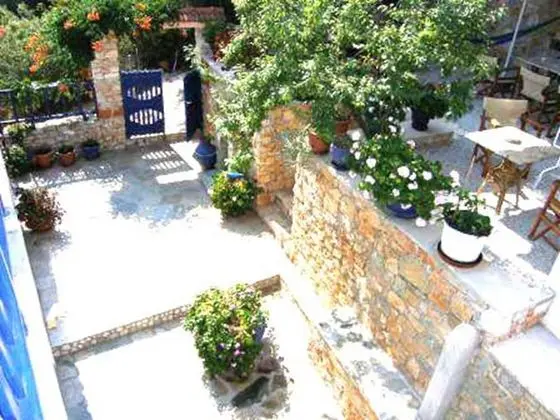 Stüdyo, Bahçe Manzaralı