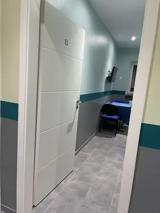 Üç Kişilik Oda, Sigara İçilmez