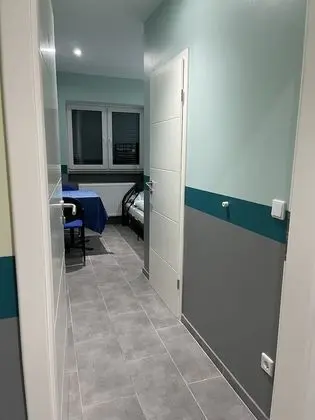 Üç Kişilik Oda, Sigara İçilmez