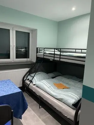 Üç Kişilik Oda, Sigara İçilmez