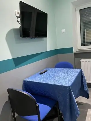 Üç Kişilik Oda, Sigara İçilmez