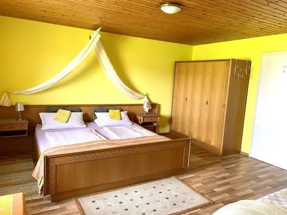 Deluxe Üç Kişilik Oda (2)
