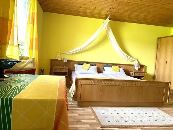 Deluxe Üç Kişilik Oda (2)