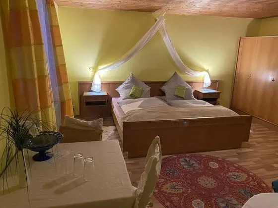 Deluxe Üç Kişilik Oda (2)
