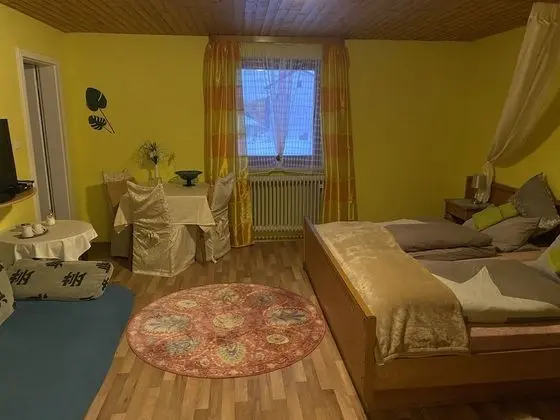 Deluxe Üç Kişilik Oda (2)