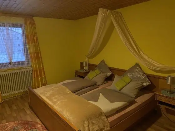 Deluxe Üç Kişilik Oda (2)