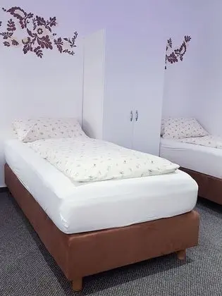 Tek Büyük veya İki Ayrı Yataklı Oda, Küçük Mutfak
