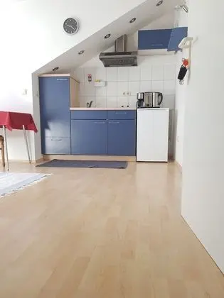 Tek Büyük veya İki Ayrı Yataklı Oda, Küçük Mutfak