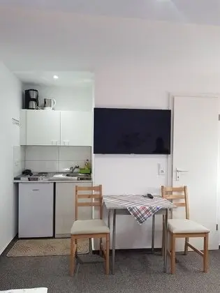 Tek Büyük veya İki Ayrı Yataklı Oda, Küçük Mutfak