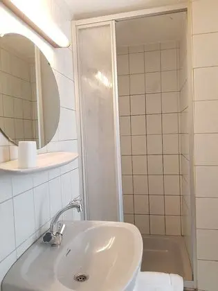 Tek Büyük veya İki Ayrı Yataklı Oda, Küçük Mutfak