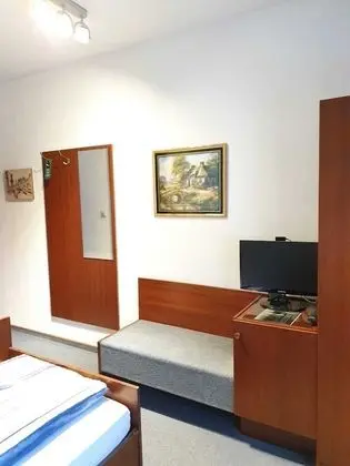 Üç Kişilik Oda