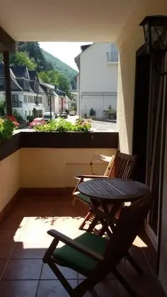Üç Kişilik Oda, Balkon