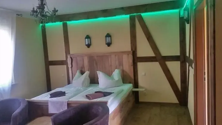 Basic Tek Büyük Yataklı Oda, 1 Büyük (Queen) Boy Yatak